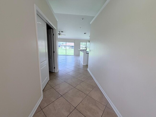 Foto del edificio - PRICE DROP !!!!3-Bedroom, 2-Bathroom Rental with Den