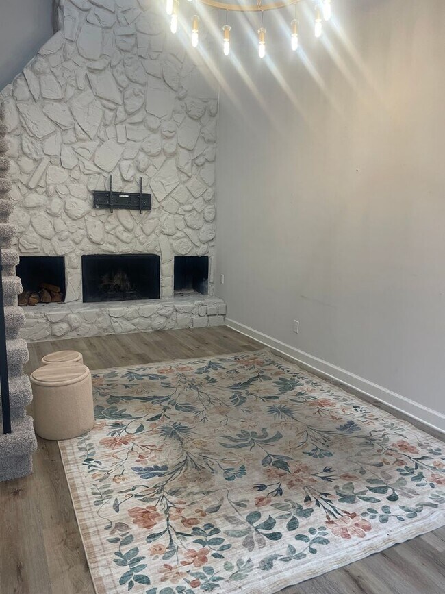 Foto del edificio - Knoxville 37918 - 2 bedroom, 2.5 bath Townhome - Contact Lisa Vineyard & Shannon Russell (865) 21...