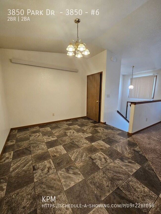Building Photo - 3850 Park Dr