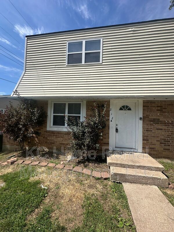 Building Photo - 212 N Oak Dr