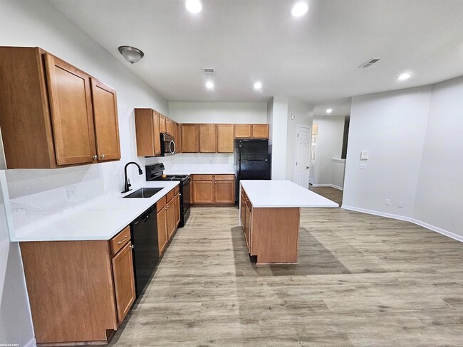 Building Photo - 7867 24 Mile Rd