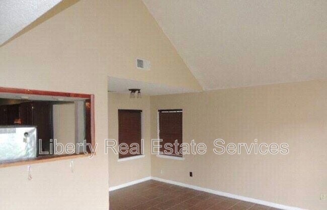 Foto del edificio - 925 Granger Dr