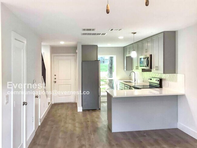Foto del edificio - 3804 Southway Dr