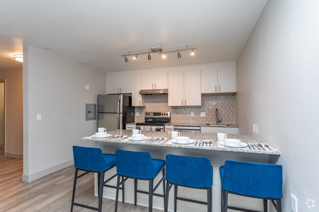 2BR, 1BA - 720 SF - North 49 Apartments