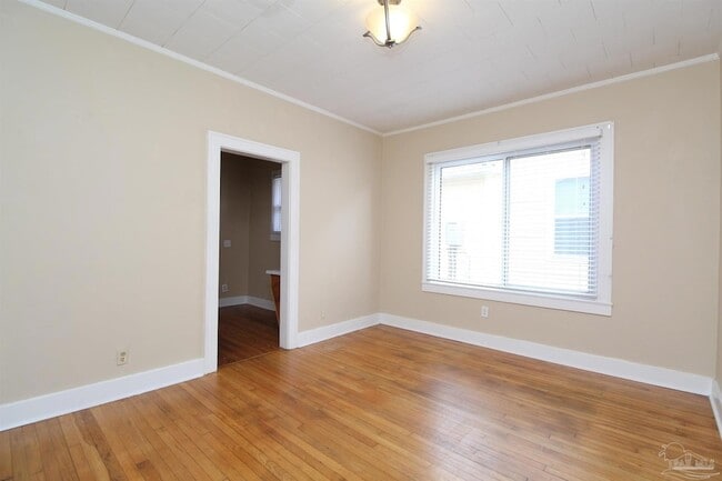 Building Photo - 1504 E Strong St