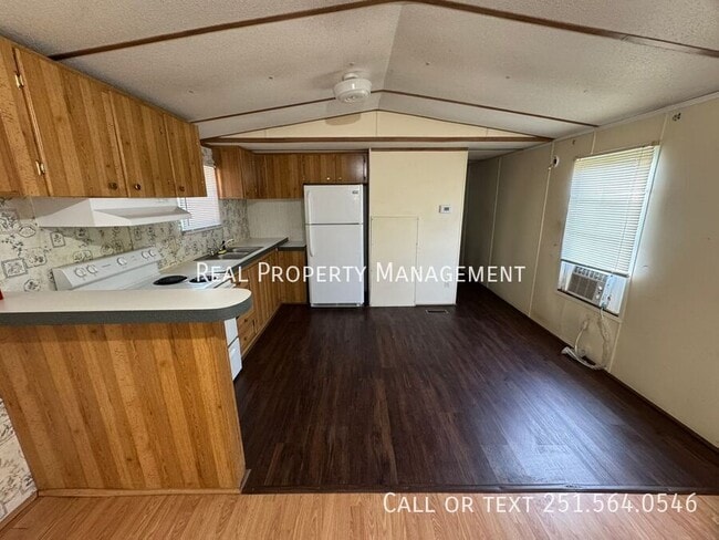 Building Photo - 3101 Western Hills Dr W