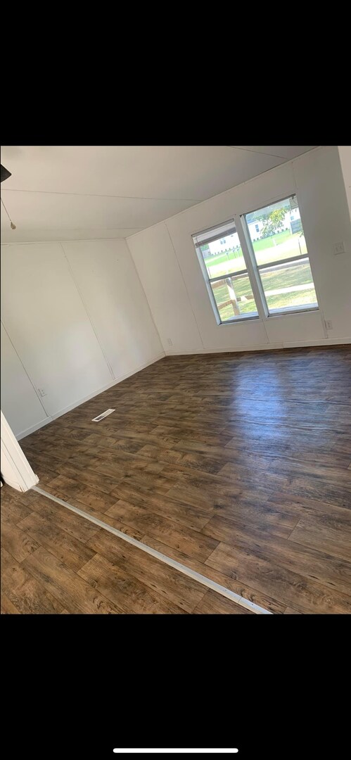 Building Photo - FOR RENT