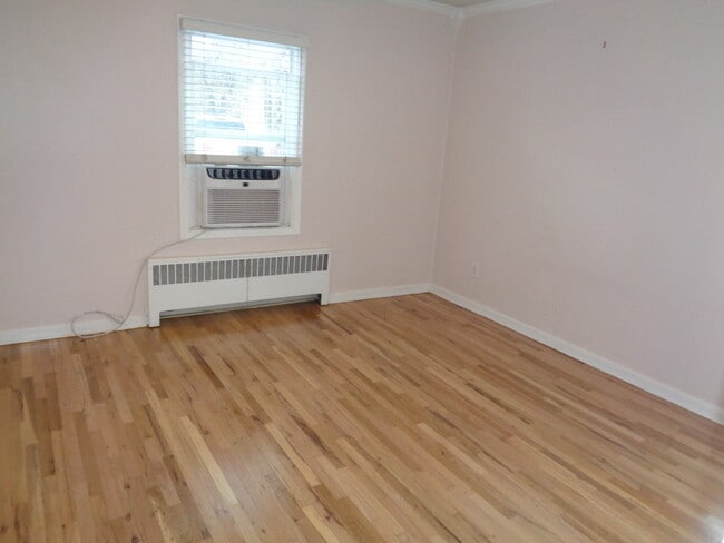 Building Photo - 717 S 900 E