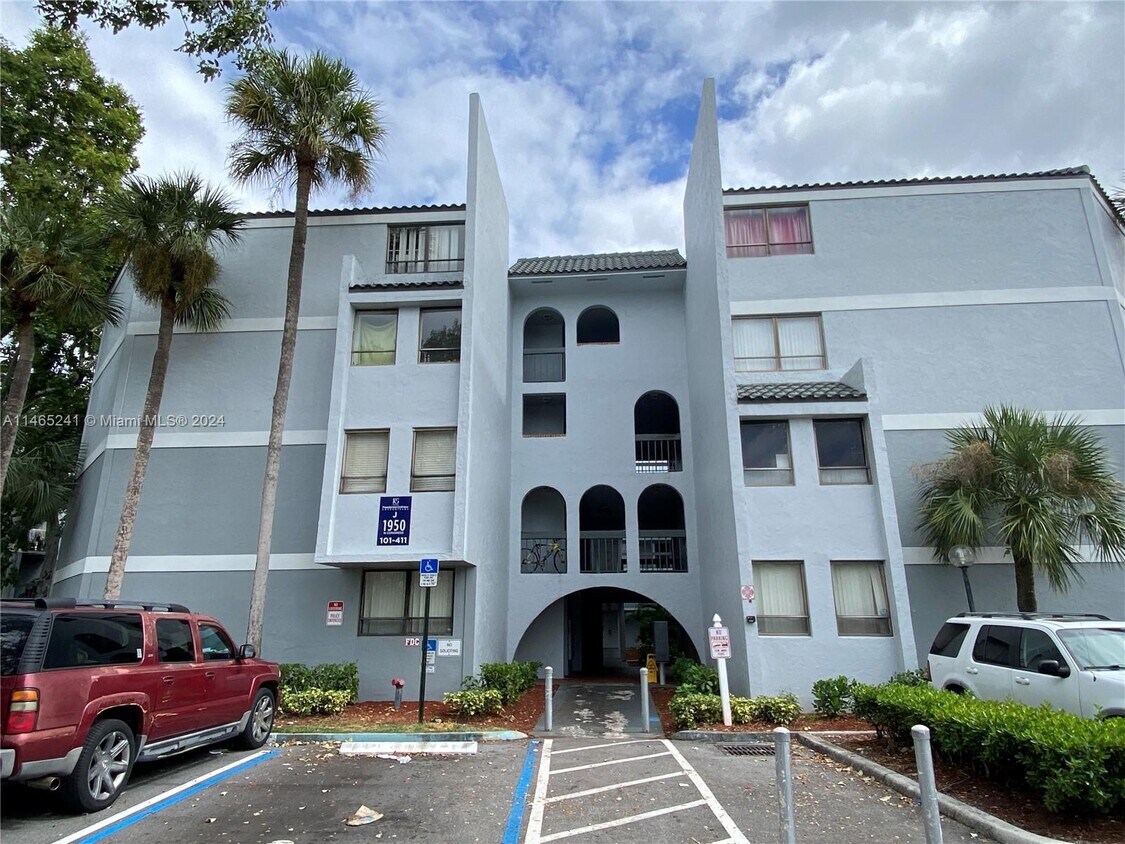 1950 N Congress Ave Unit 409, West Palm Beach, FL 33401 Condo for Rent in West Palm Beach, FL