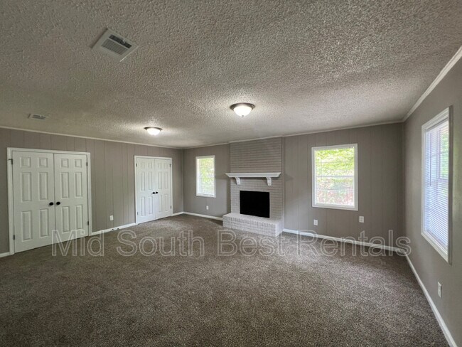 Foto del edificio - 3642 Hallbrook St
