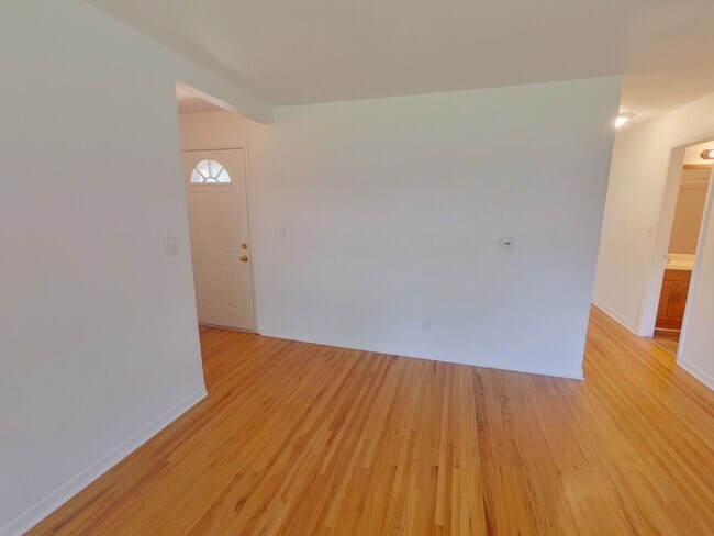 Foto del edificio - 2520 N Perry Ave