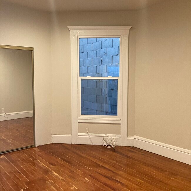 Foto del edificio - 389 S Van Ness Ave
