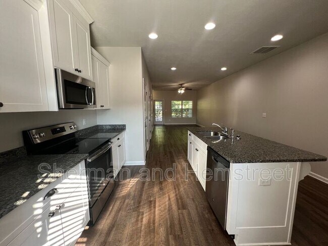 Building Photo - 723 Tarvin Cir