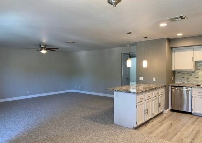 Foto del edificio - Stunning 2 Bedroom Condo At Rock Springs!