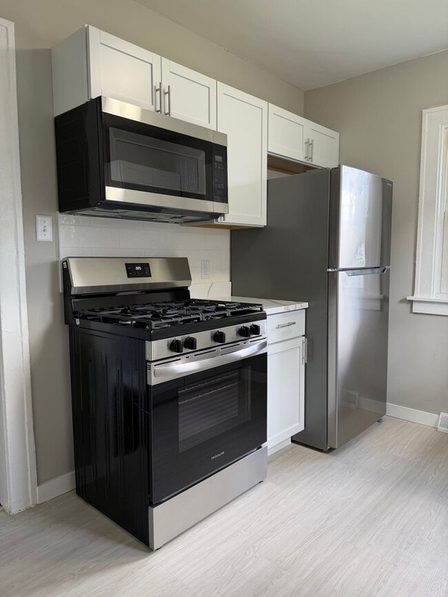 Building Photo - 3 Bedroom Home in Gary