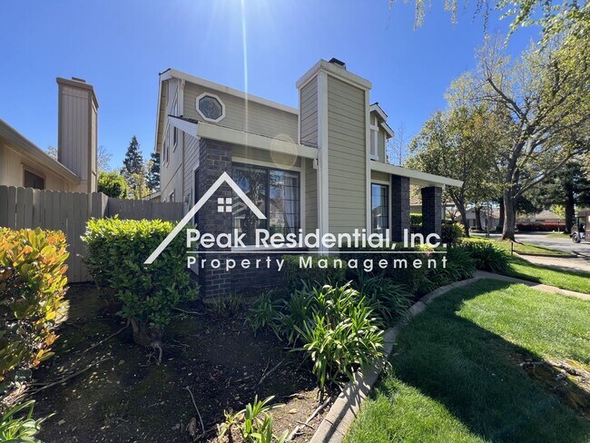 Foto del edificio - Spacious 3bd/2.5ba Roseville Home In Gated...