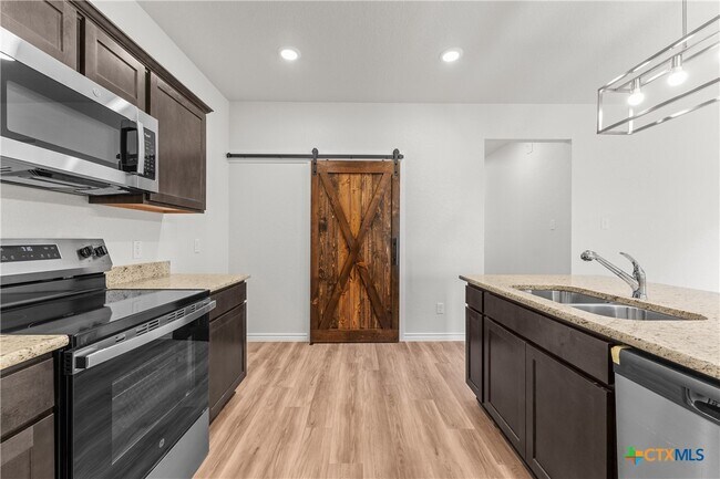 Building Photo - 1114 Zora Dr