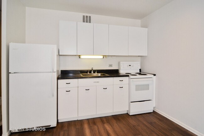 Foto del edificio - 2400 N Lakeview Ave