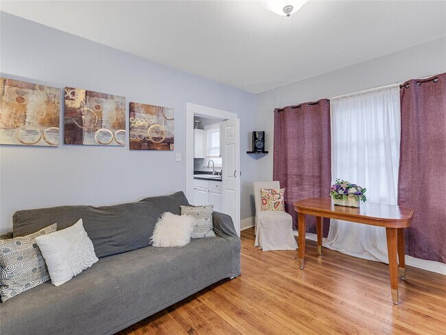 Foto del edificio - 903 E 12th St