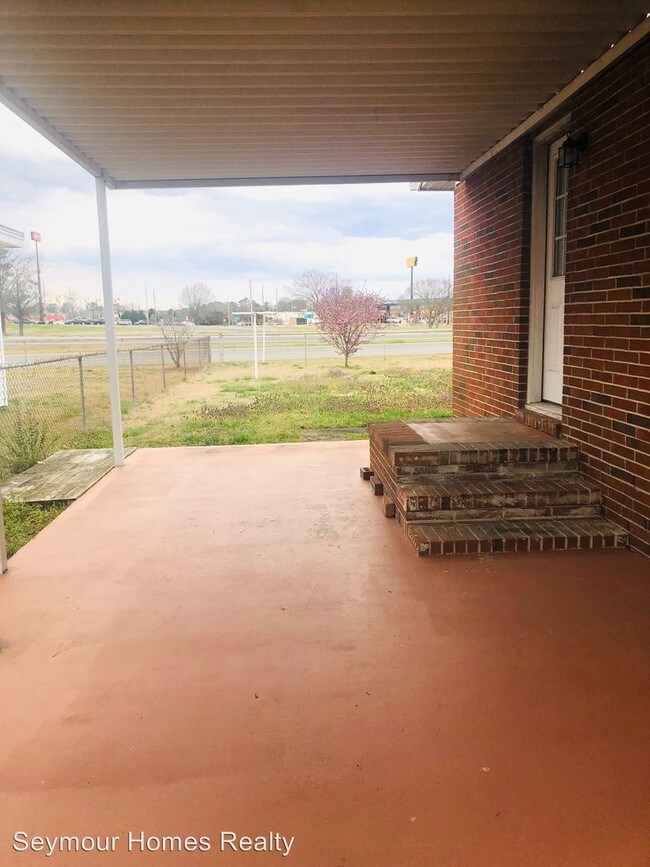Building Photo - 3 br, 2 bath House - 1217 Newton Drive