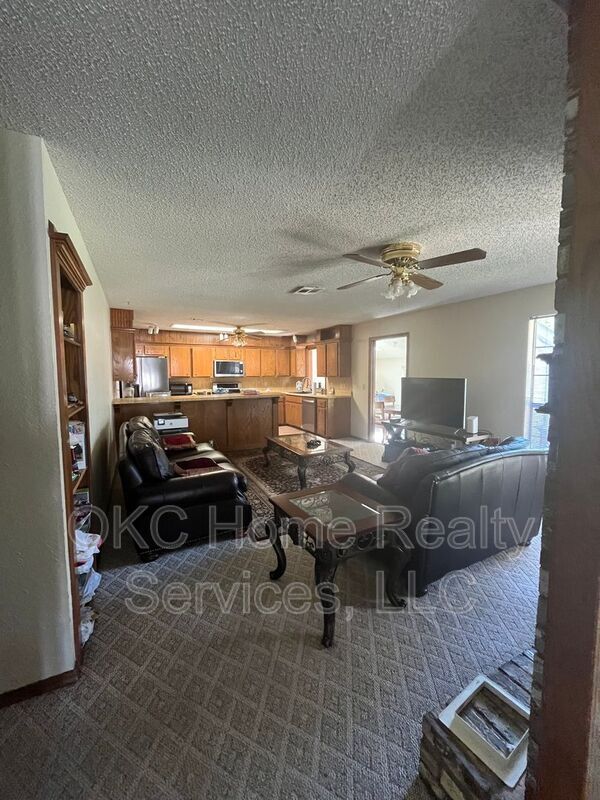 Foto del edificio - 11020 Davis St