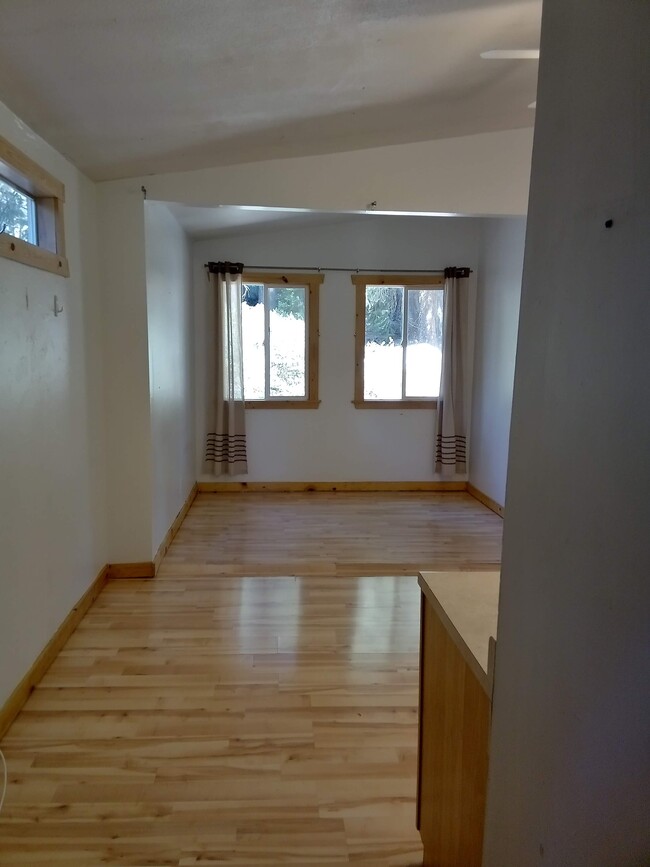 Foto del edificio - 5385 N Lake Blvd