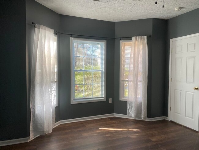 Building Photo - 114 Sutherland Dr