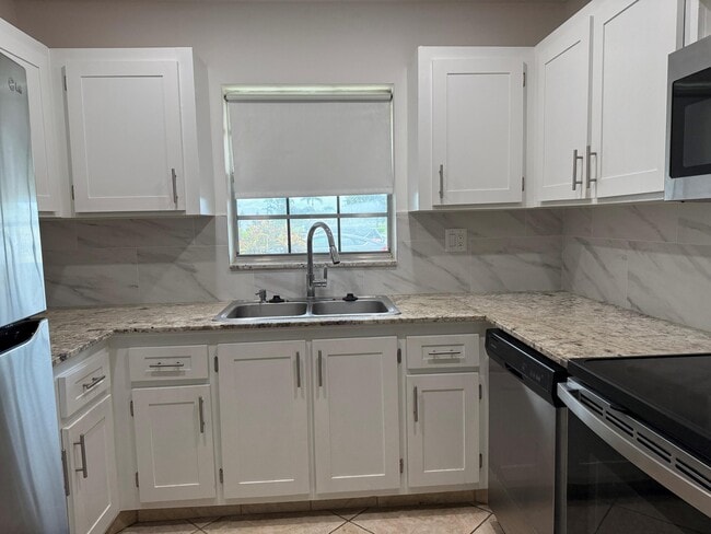 Building Photo - 14676 Canalview Dr