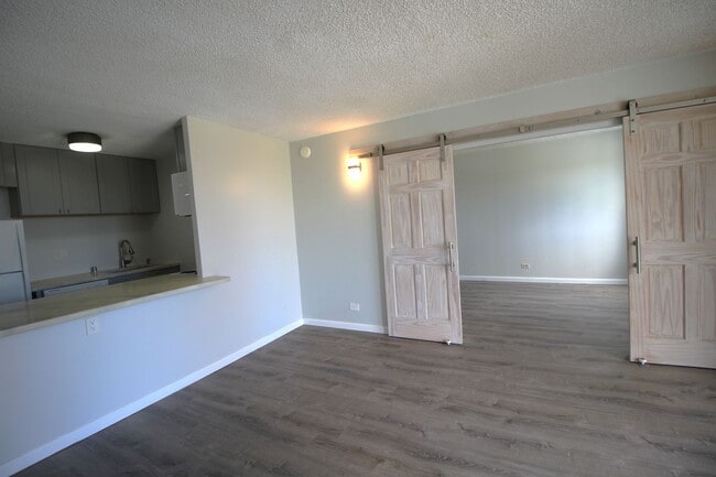 Building Photo - Beautifully upgraded 1 bedroom end unit!