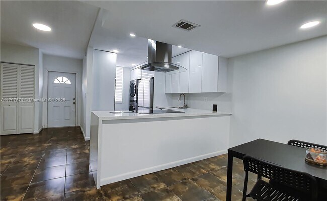 Foto del edificio - 1655 NE 115th St