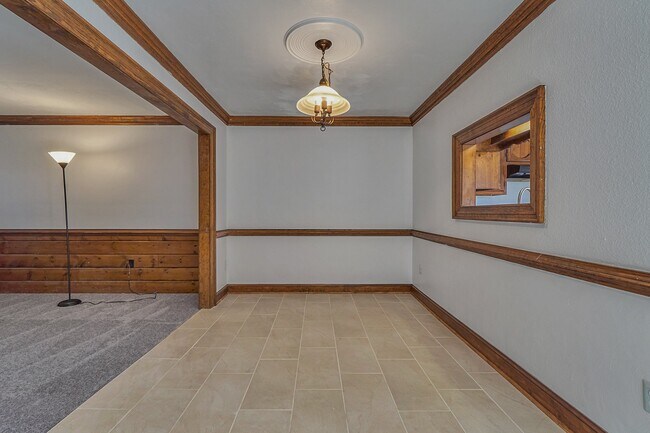 Building Photo - 307 Middle Oaks Dr