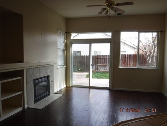 Building Photo - 2341 Arizona Way