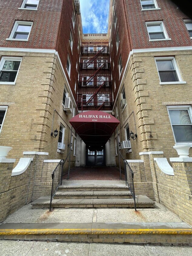 Primary Photo - 6701 Boulevard E