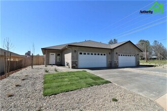 Building Photo - 2530 Rainbow Ln
