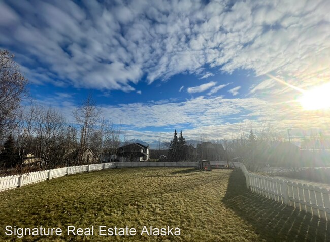 Building Photo - 4 br, 2.5 bath House - 6725 W Wellington D...