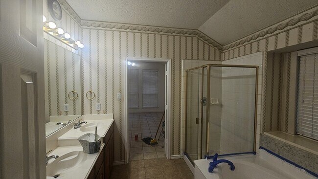 Building Photo - 2100 Cantura Dr