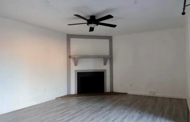 Foto del edificio - 1212 N Major Dr