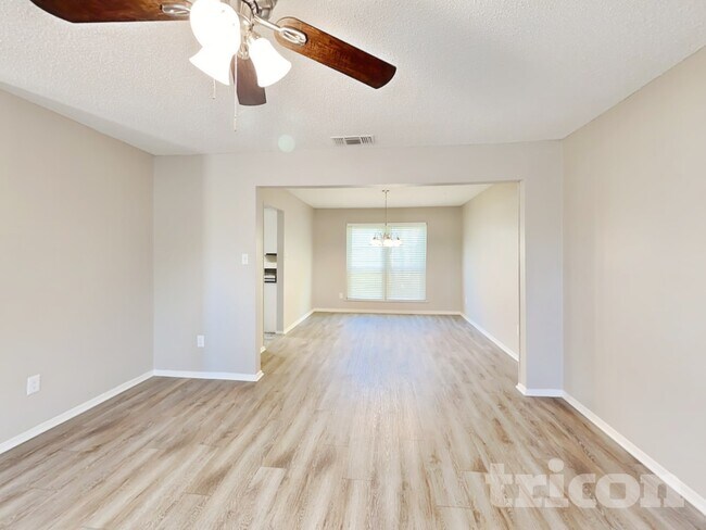 Foto del edificio - 4103 Orchard Hill Dr