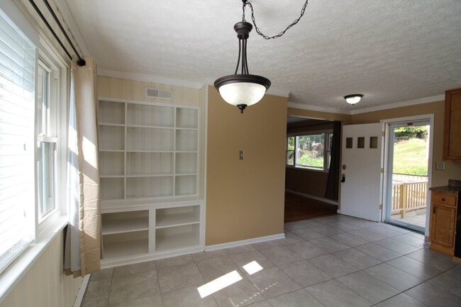 Building Photo - Award winning schools. Stunning home.  Centrally Located.