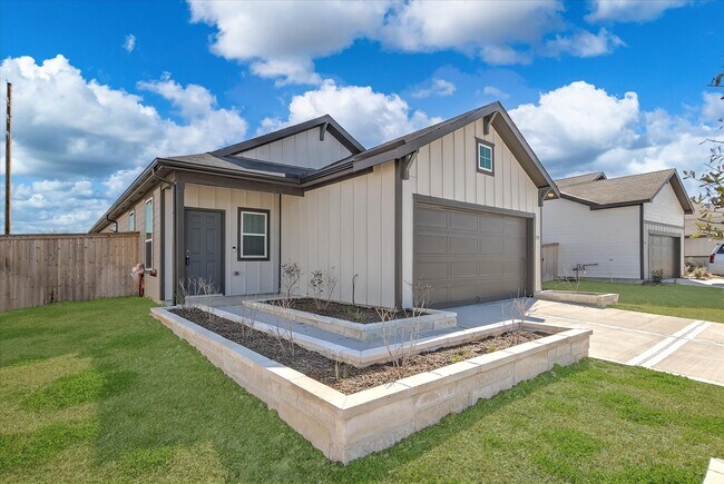 Building Photo - 519 Louis Ln