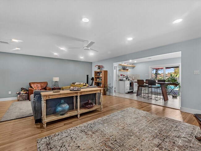 Foto del edificio - 712 Barbara St