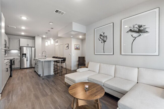 Foto del edificio - 5820 1/2 Cameron Road-FL1-ID1364166P