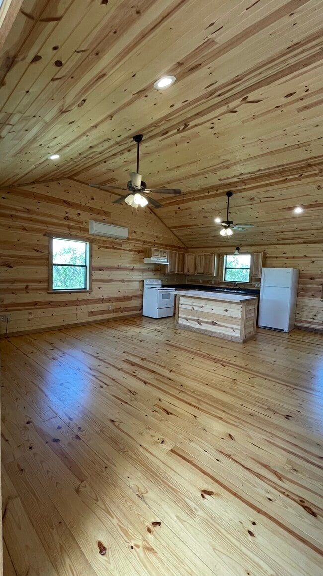 Building Photo - 101 Hill Country Cabin Hl