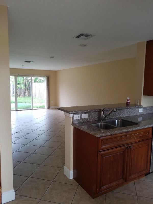 Foto del edificio - 4915 Springfield St