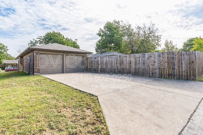 Building Photo - 2804 Red River St