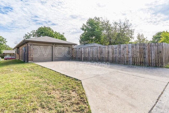 Foto del edificio - 2804 Red River St