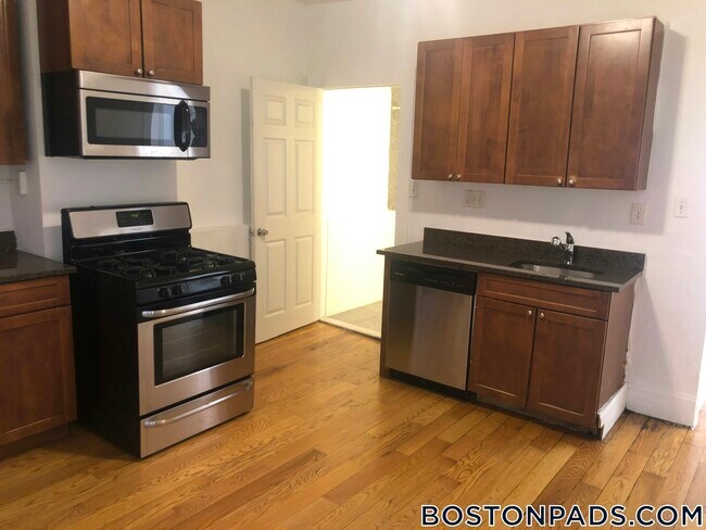 Foto del edificio - 270 Bowdoin St