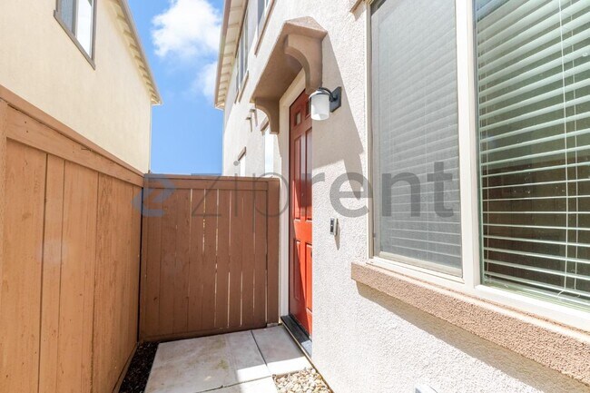 Foto del edificio - 6193 Oberlander Dr