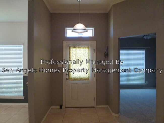 Building Photo - 6006 Carrizo St