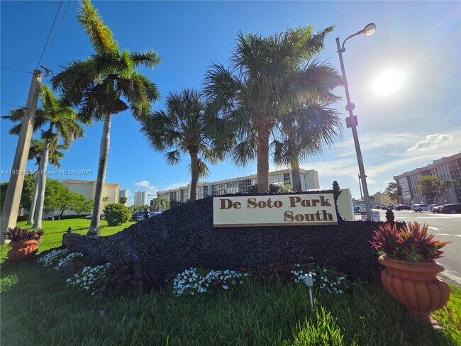 Foto del edificio - 601 Three Islands Boulevard